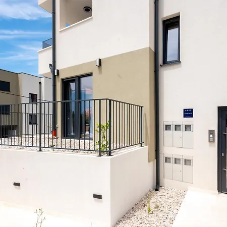 Seaview Terrace *